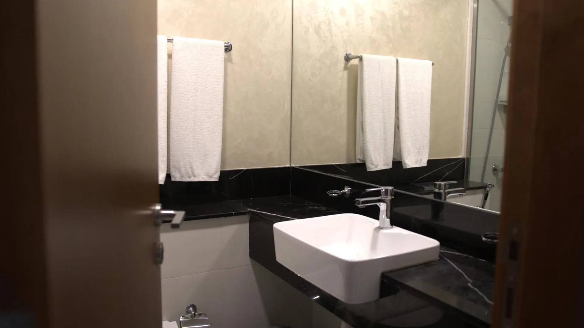 Urban Retreat Cozy Business Bay Studio Canal Burj View Dubai