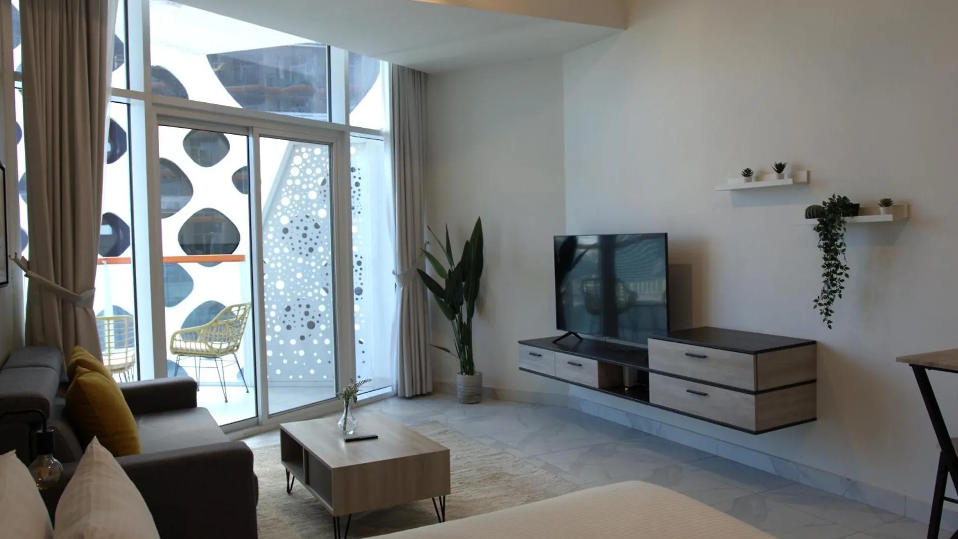 Urban Retreat Cozy Business Bay Studio Canal Burj View Dubai Apartment